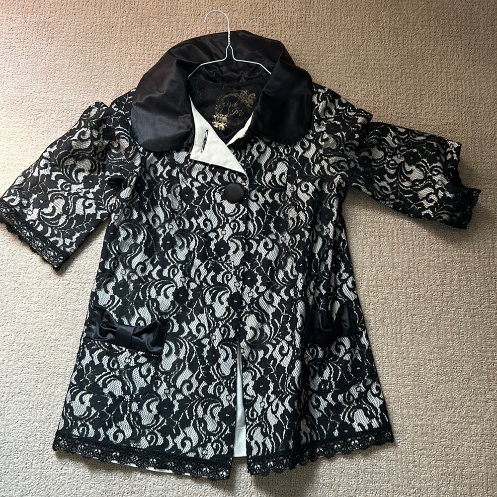 Nick and Mo dress single button